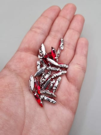 Strasuri in montura - Stras Frunza Rosu deschis 4x15mm