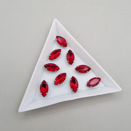 Strasuri in montura - Stras Frunza Rosu deschis 6x12mm