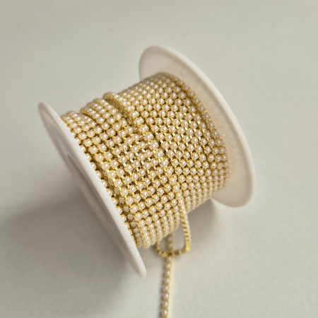 Alb - Lant perle acril 2mm baza aurie