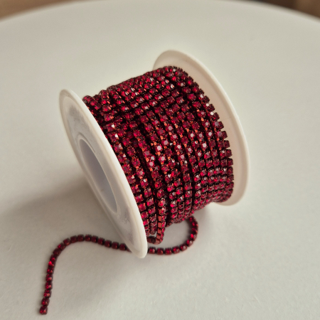 Rosu - Lant strasuri rosu inchis 2.5mm