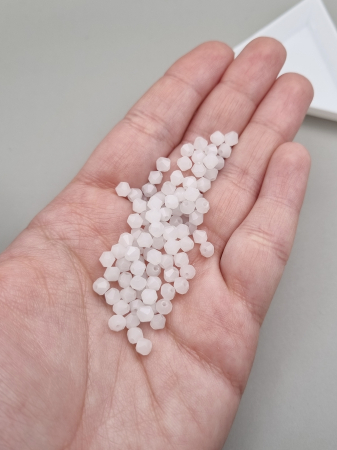 Alb - Margele Biconice Milky White 4mm