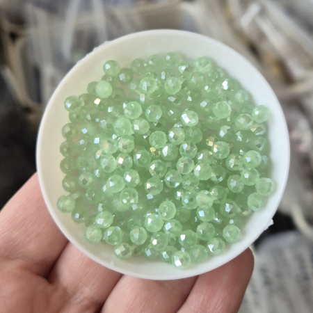 Fatetate 3x4mm - Margele fatetate 3x4mm / 6x4mm verde deschis AB