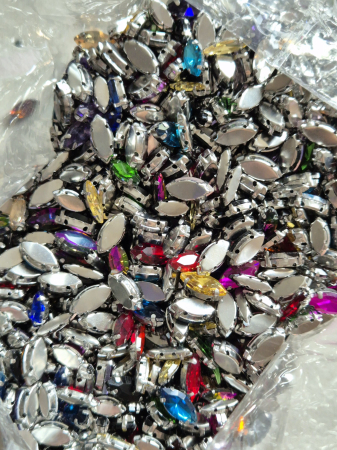 Mix strasuri defecte frunza 7x15mm, 6x12mm, 4x15mm (amestecate) [3]