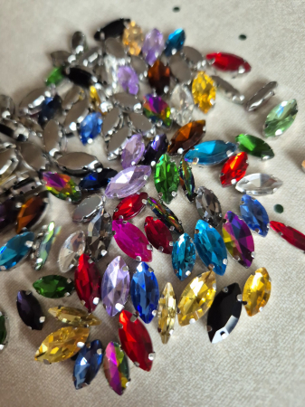 Mix strasuri defecte frunza 7x15mm, 6x12mm, 4x15mm (amestecate) [2]