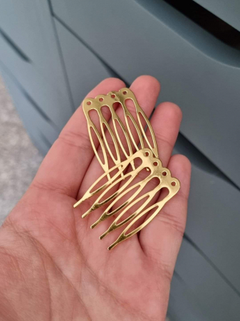 Piepteni/ bentite/ ace par/ clame metalice - Pieptan metalic auriu