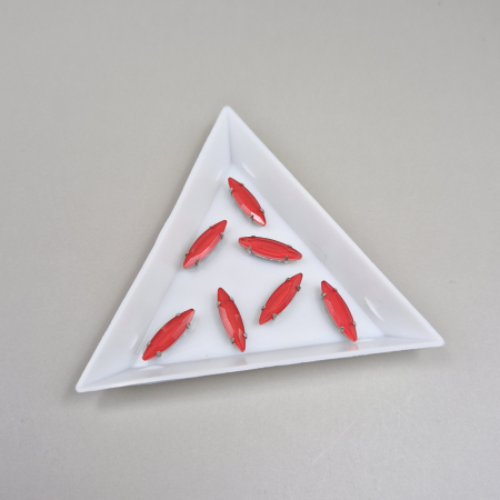 Strasuri - culori speciale - toate formele - Stras Frunza 4x15mm Rosu jelly