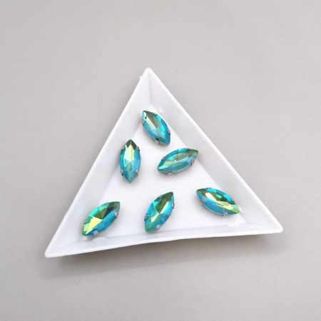 Strasuri - culori speciale - toate formele - Stras 7x15mm frunza Smarald AB