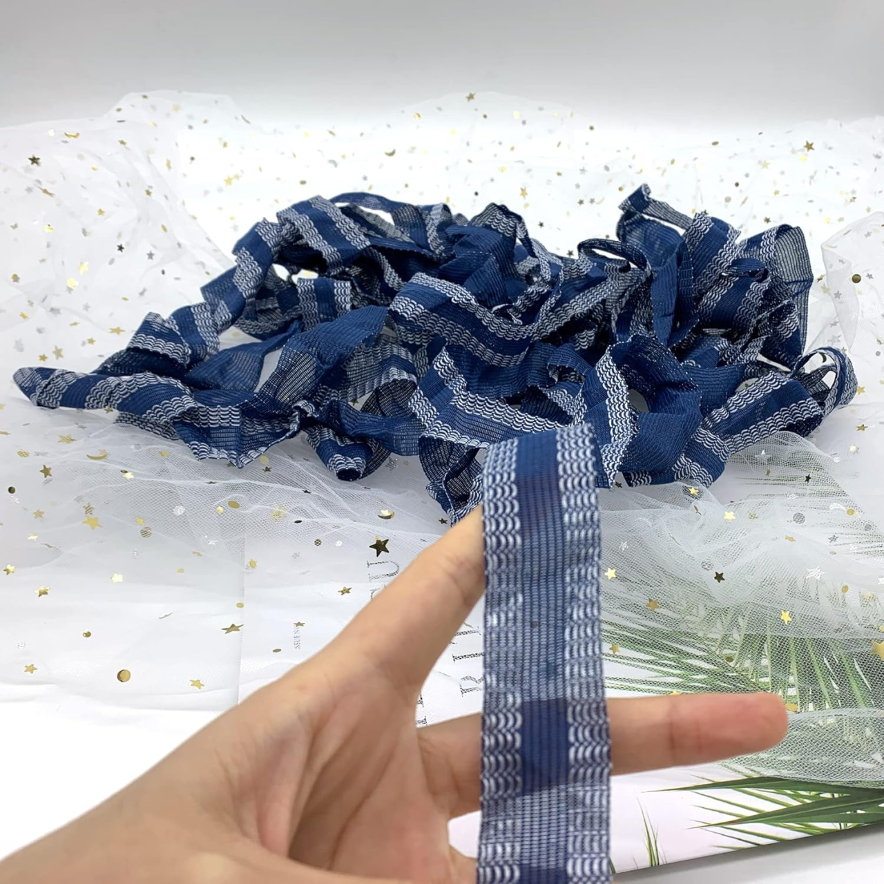 Banda termocolantă Luxer albastră de 5 metri pentru tivuri fără coasere, aplicare rapidă cu fierul de călcat. [2]