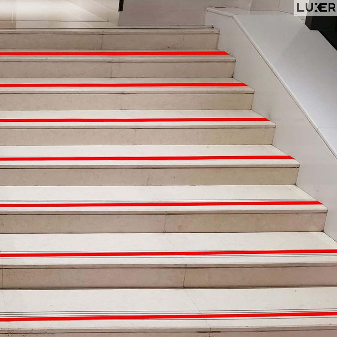 Banda Adeziva Antiderapanta pentru Scari/Trepte Interior/Exterior, Multisuprafete, Rezistenta la Apa, Lungime 5 m, Latime 5 cm, Negru, Luxer, Banda Adeziva Antiderapanta Aderenta Sporita, entru Suprafete Umede, Rosu, Luxer Dedeman Leroy Merlin Emag Bilka Luxer [2]
