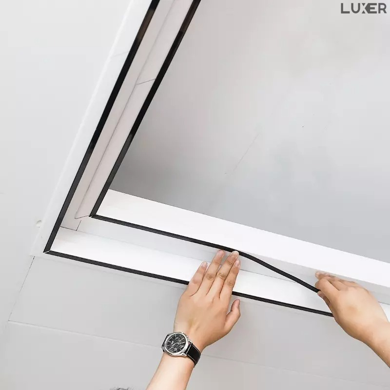 Banda Decorativa Autoadeziva, 1.1 cm x 5 m, pentru Pereti, Mobilier, Decoratiuni Auto si Interioare, Rezistenta la Apa, Durabila, Usor de Aplicat, Gold, Luxer, Banda adeziva decorativa de lipit pentru perete negru tip platbanda / bordura prete, ornamentala luxer [4]