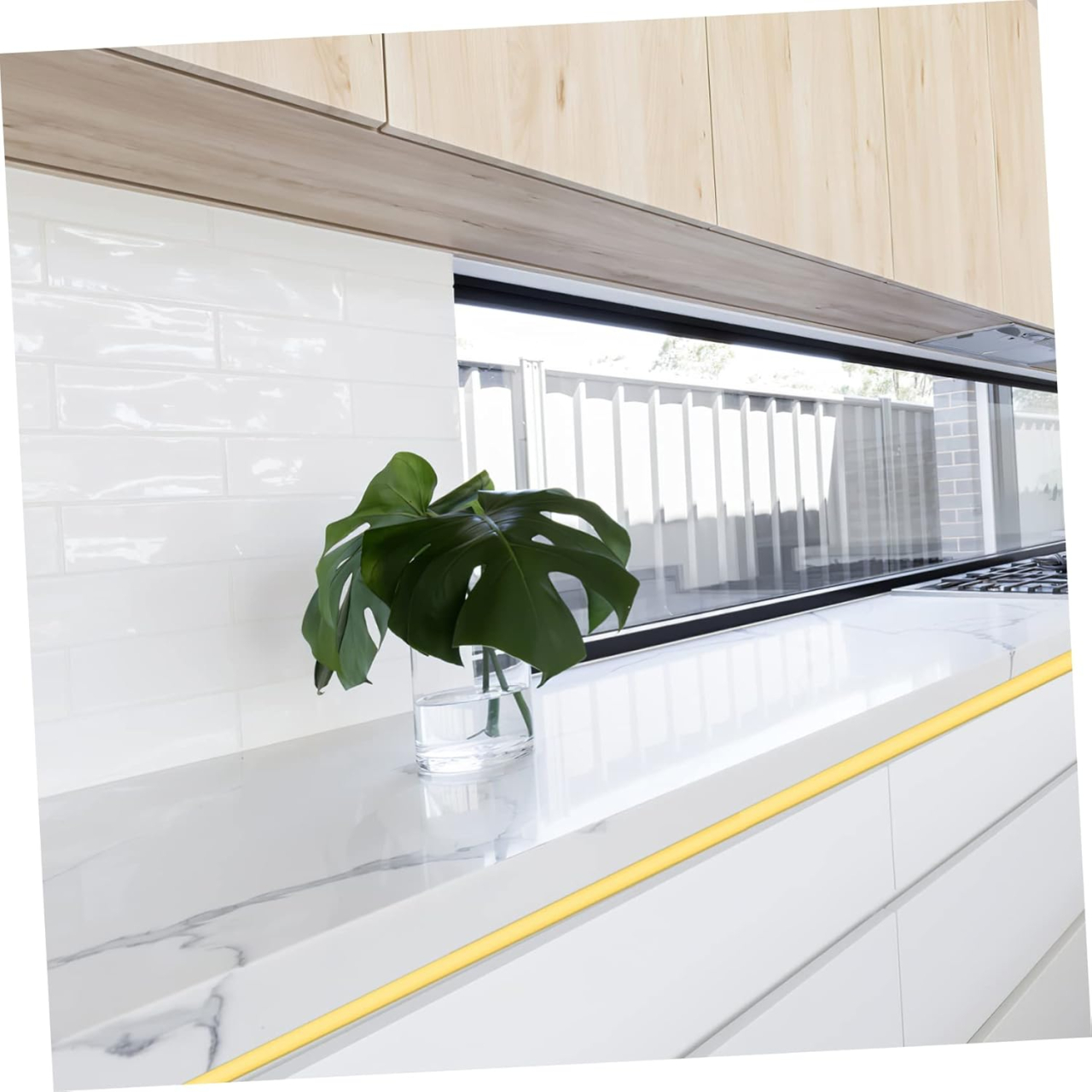 Banda Decorativa Autoadeziva, 1.1 cm x 5 m, pentru Pereti, Mobilier, Decoratiuni Auto si Interioare, Rezistenta la Apa, Durabila, Usor de Aplicat, Gold, Luxer, Banda adeziva decorativa de lipit pentru perete aurie tip platbanda / bordura prete, ornamentala luxer [3]