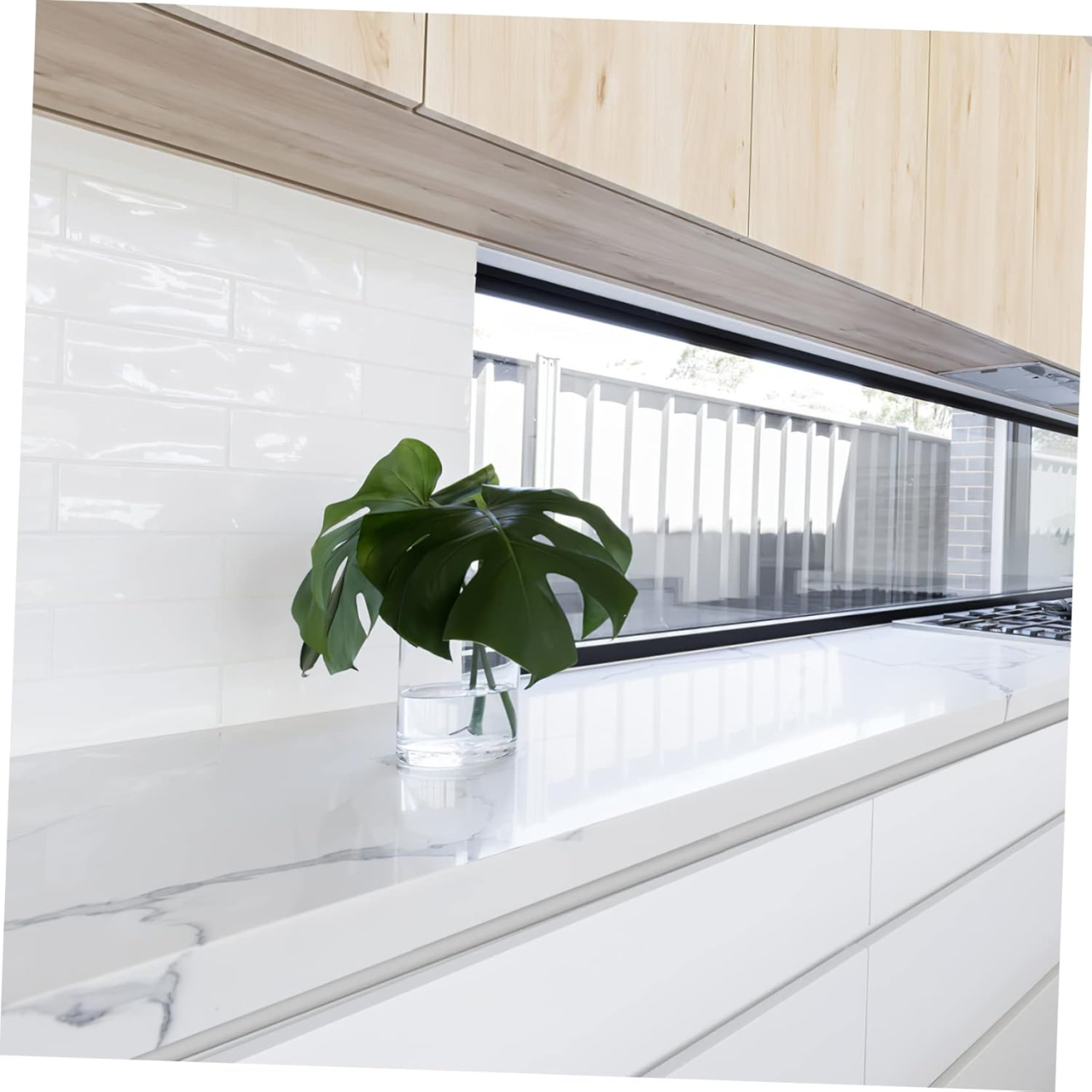 Banda Decorativa Autoadeziva, 1.1 cm x 5 m, pentru Pereti, Mobilier, Decoratiuni Auto si Interioare, Rezistenta la Apa, Durabila, Usor de Aplicat, Gold, Luxer, Banda adeziva decorativa de lipit pentru perete argintie ip platbanda / bordura prete, ornamentala luxer [3]