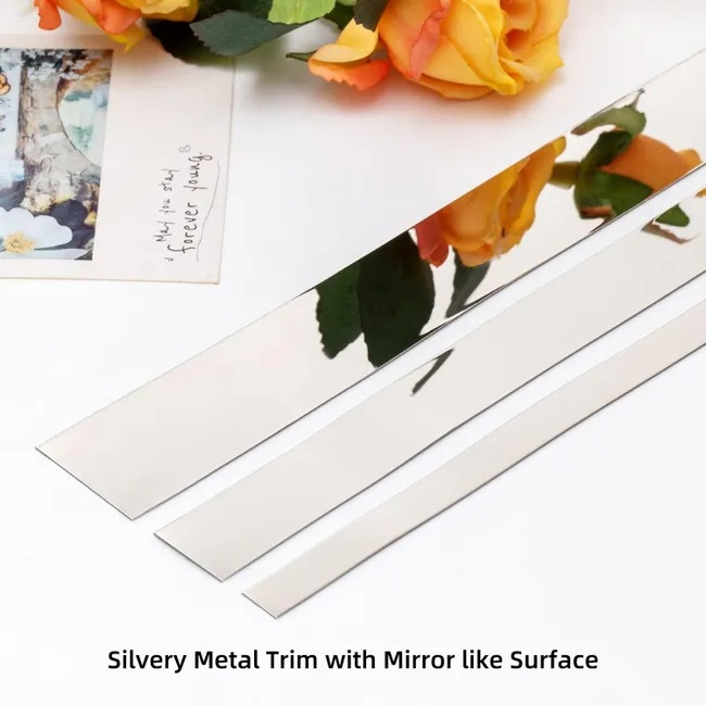 Bandă decorativă autoadezivă Luxer cu efect de oglindă argintie, lungime 5 metri, lățime 5 cm, material reflectorizant premium, ideală pentru decoruri interioare, mobilier și rame. [8]