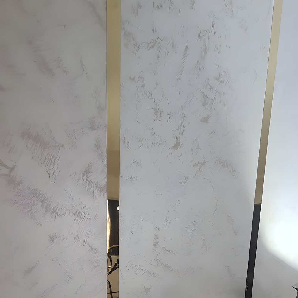 Bandă decorativă autoadezivă Luxer cu efect de oglindă aurie, lungime 5 metri, lățime 1.5 cm, material reflectorizant premium, ideală pentru decoruri interioare, mobilier și rame. [4]