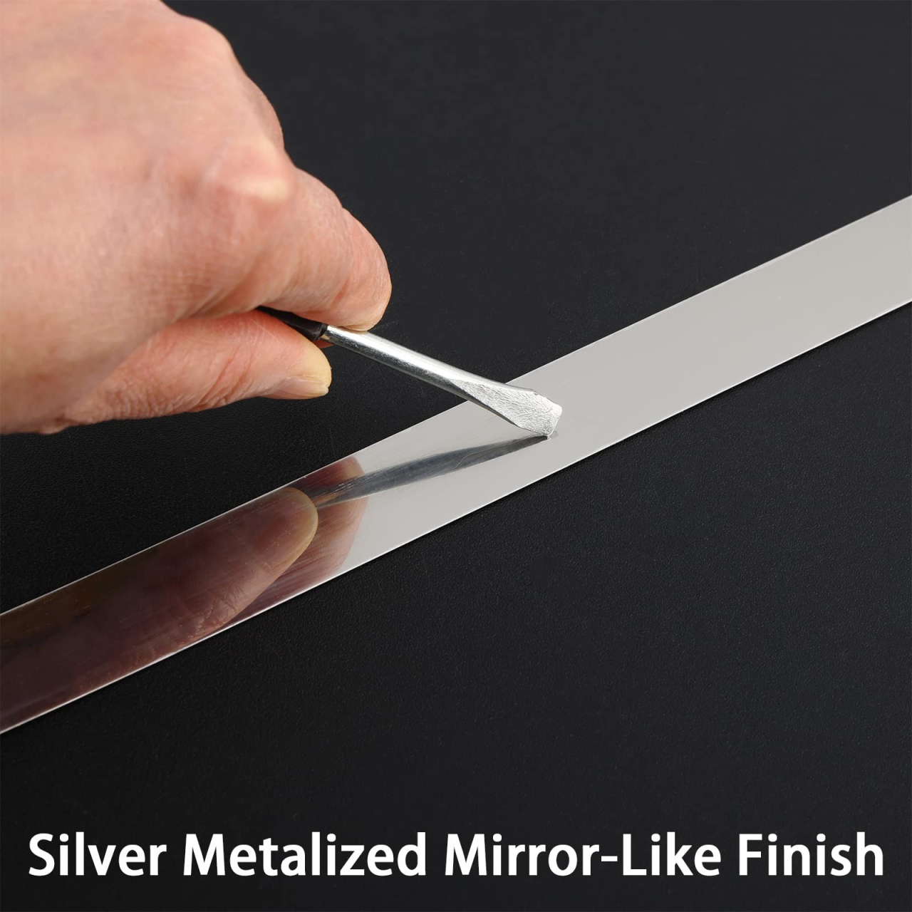 Bandă decorativă autoadezivă Luxer cu efect de oglindă argintie, lungime 5 metri, lățime 2.5 cm, material reflectorizant premium, ideală pentru decoruri interioare, mobilier și rame. [9]