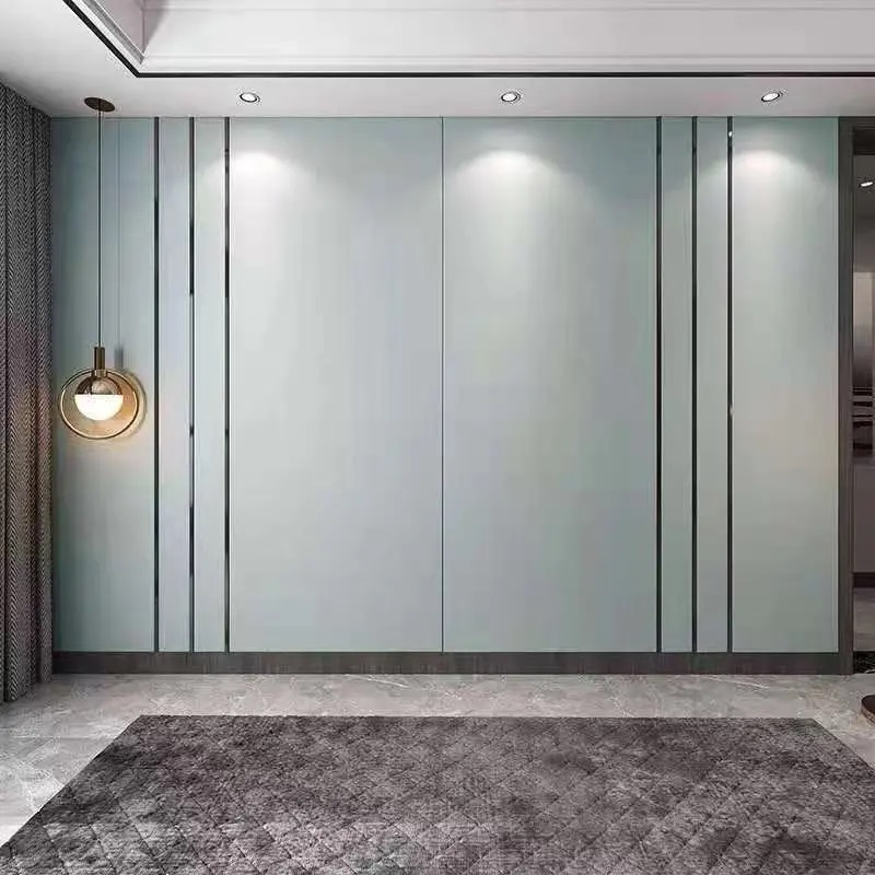 Bandă decorativă autoadezivă Luxer cu efect de oglindă neagra, lungime 5 metri, lățime 2.5 cm, material reflectorizant premium, ideală pentru decoruri interioare, mobilier și rame. [4]