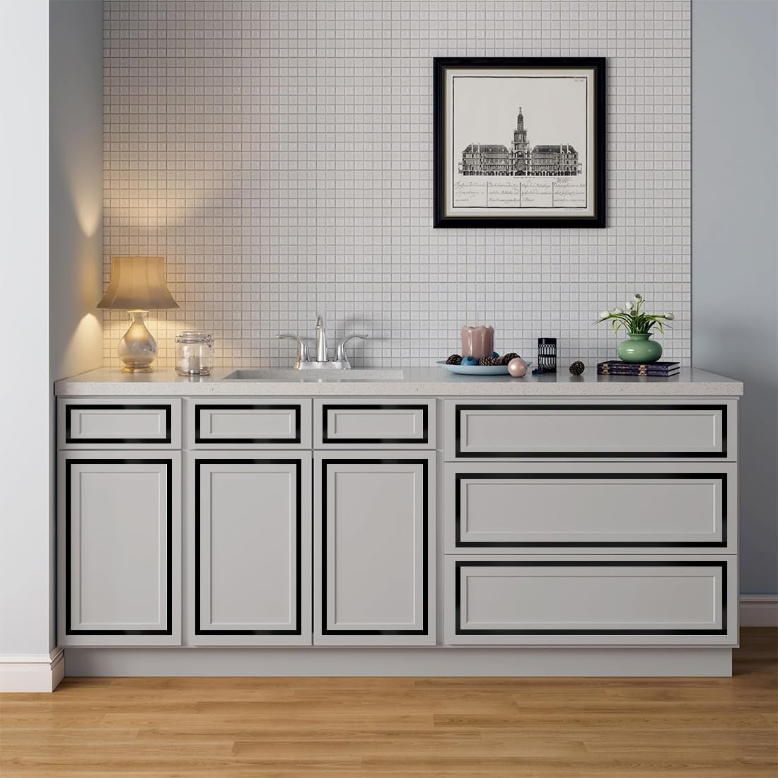 Bandă decorativă autoadezivă Luxer cu efect de oglindă neagra, lungime 5 metri, lățime 2.5 cm, material reflectorizant premium, ideală pentru decoruri interioare, mobilier și rame. [2]