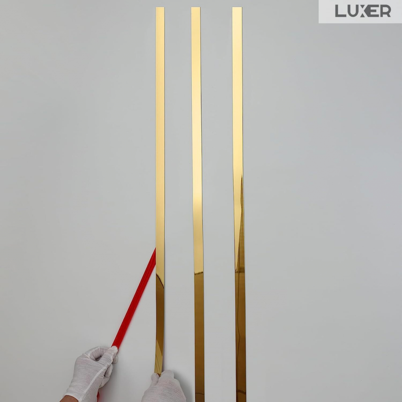 Banda Decorativa Autoadeziva Pentru Perete Cu Efect de Oglinda Luxer, Lungime 500 cm, Latime 2 cm, Gold, Banda Adeziva Metalica Pentru Mobila/Usi/Ferestre pentru Decor Dedeman Leroy Merlin Emag Gresie/Faianta Luxer [2]