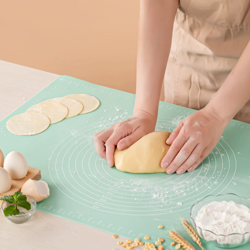 Covoraș din silicon Luxer verde, antiaderent și antiderapant, pentru frământare aluat, dimensiune 65x45 cm, ideal pentru gătit și patiserie. [3]