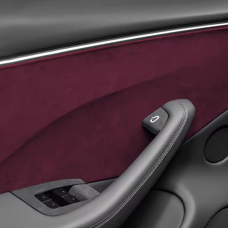 Folie autoadezivă Luxer din piele întoarsă sintetică tip Alcantara, culoare visiniu, pentru interior auto, mobilă și decor DIY, textură catifelată mată, dimensiuni 150x40 cm. [3]