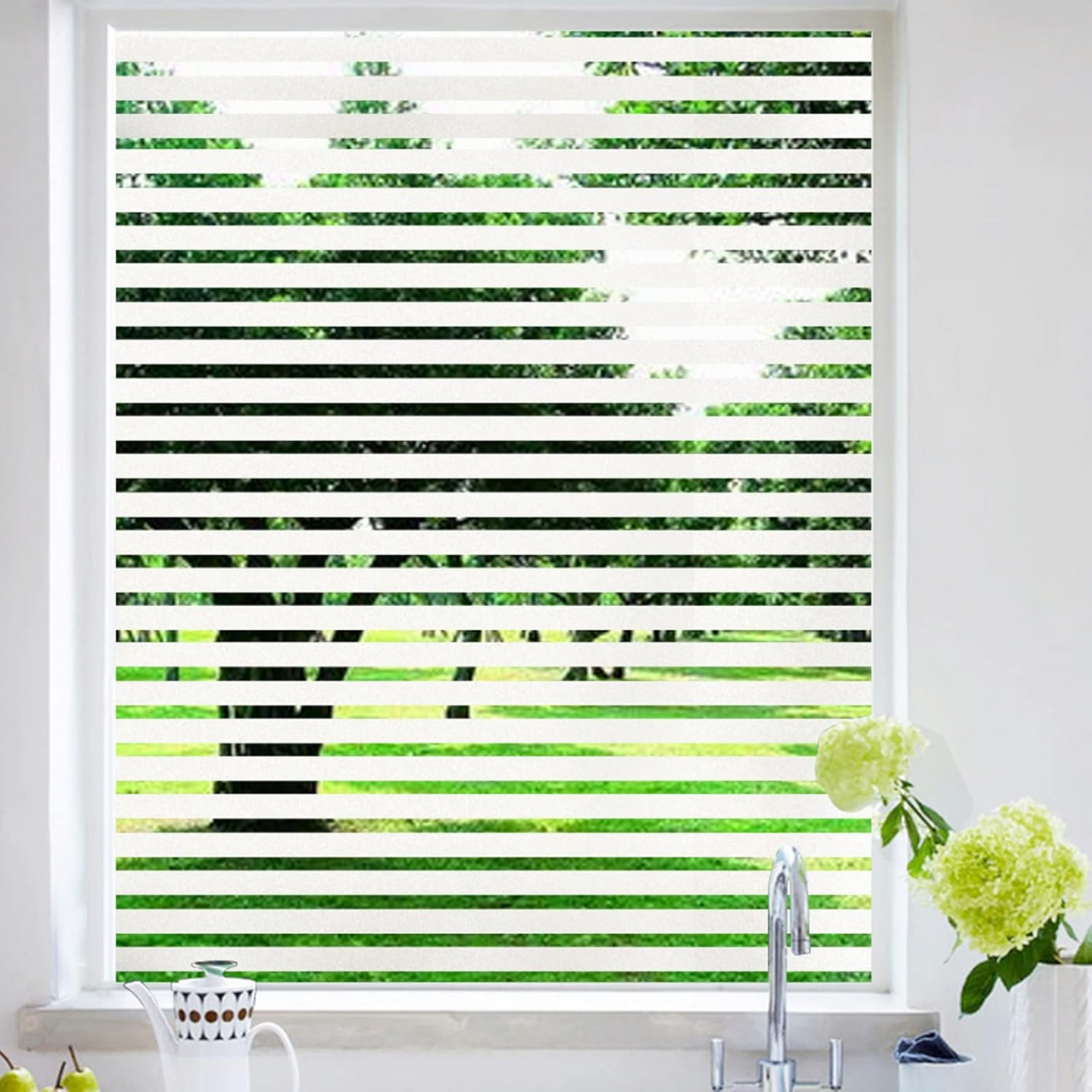 Folie Decorativa Semi-Privacy Pentru Geamuri - Home&Office, Protectie UV, Model Dungi 1x2 cm, Dimensiuni 200x60 cm, Luxer [1]