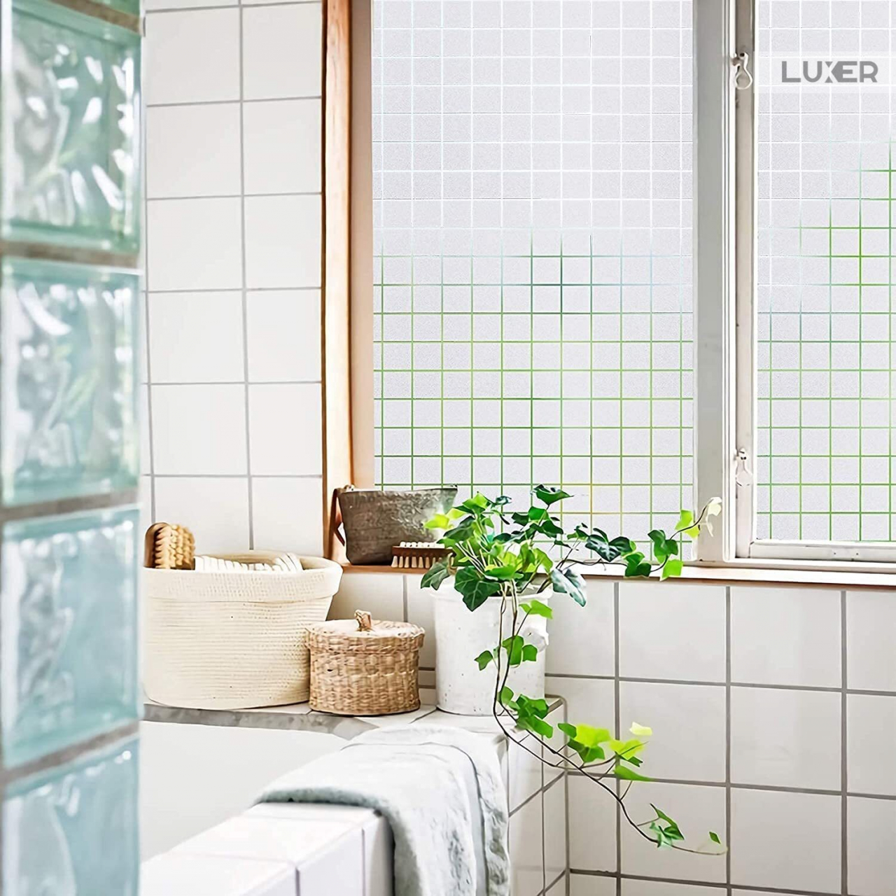 Folie Decorativa Privacy Pentru Geamuri - Home&Office, Protectie UV, Model - Square Pattern, Dimensiuni 200x60 cm, Luxer`Folie decorativă privacy Folie pentru geamuri Folie protectie UV Folie geam caramida Folie decorativă pentru geamuri Folie privacy pentru birou Folie pentru home office Folie decorativă Luxer Folie pentru intimitate geamuri Folie decorativă 200x60 cm [4]