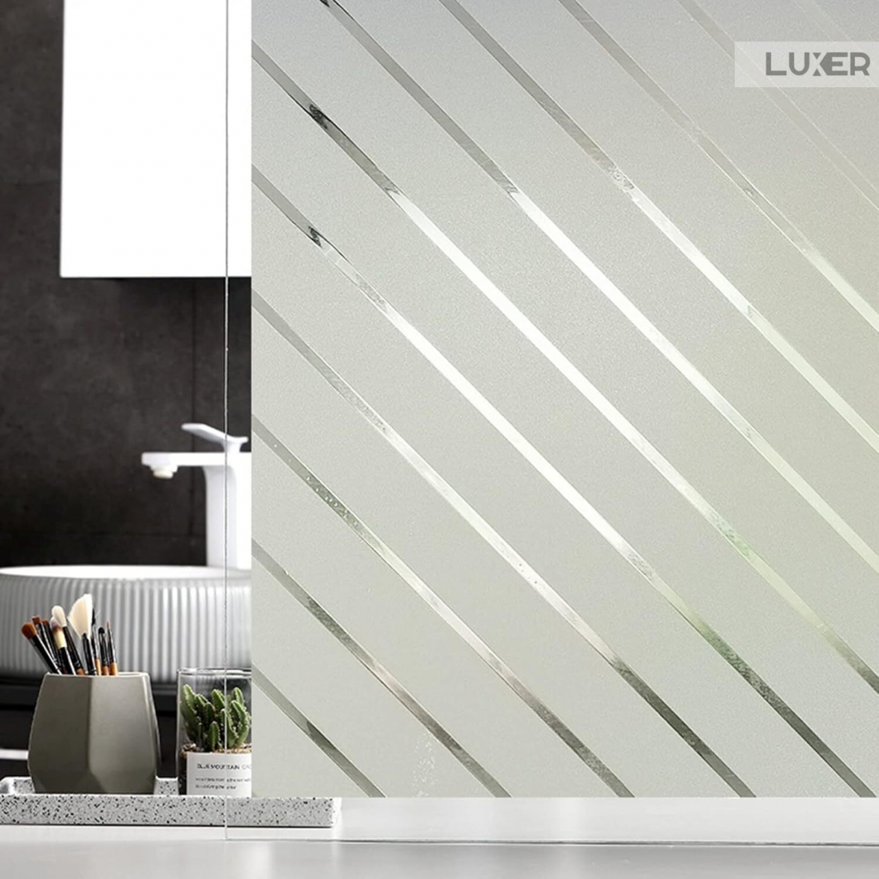 Folie Decorativa Privacy Pentru Geamuri - Home&Office, Protectie UV, Model - Dungi Diagonale, Dimensiuni 200x60 cm, Luxer, folie decorativă geamuri folie semi-privacy geamuri protecție UV geamuri folie dungi geamuri folie decorativă home office folie geamuri birou folie decorativă modernă folie geamuri pentru intimitate accesorii geamuri casă folie decorativă ușor de aplicat folie pentru ferestre moderne folie decorativă UV rezistentă folie dungi decorative folie geamuri semi-transparentă folie decorativă interior folie pentru ferestre birou folie geamuri anti-UV decorare geamuri casă folie decorativă mată protecție solară ferestre [6]