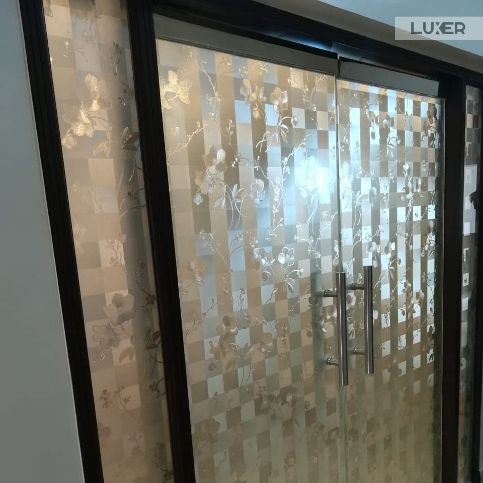 Folie Decorativa Privacy Pentru Geamuri - Home&Office, Protectie UV, Model Floral, Dimensiuni 200x60 cm, Luxer, Folie decorativă privacy Folie pentru geamuri Folie protectie UV Folie Mozaic Folie cu flori Folie decorativă pentru geamuri Folie privacy pentru birou Folie pentru home office Folie decorativă Luxer Folie pentru intimitate geamuri Folie decorativă 200x60 cm [7]