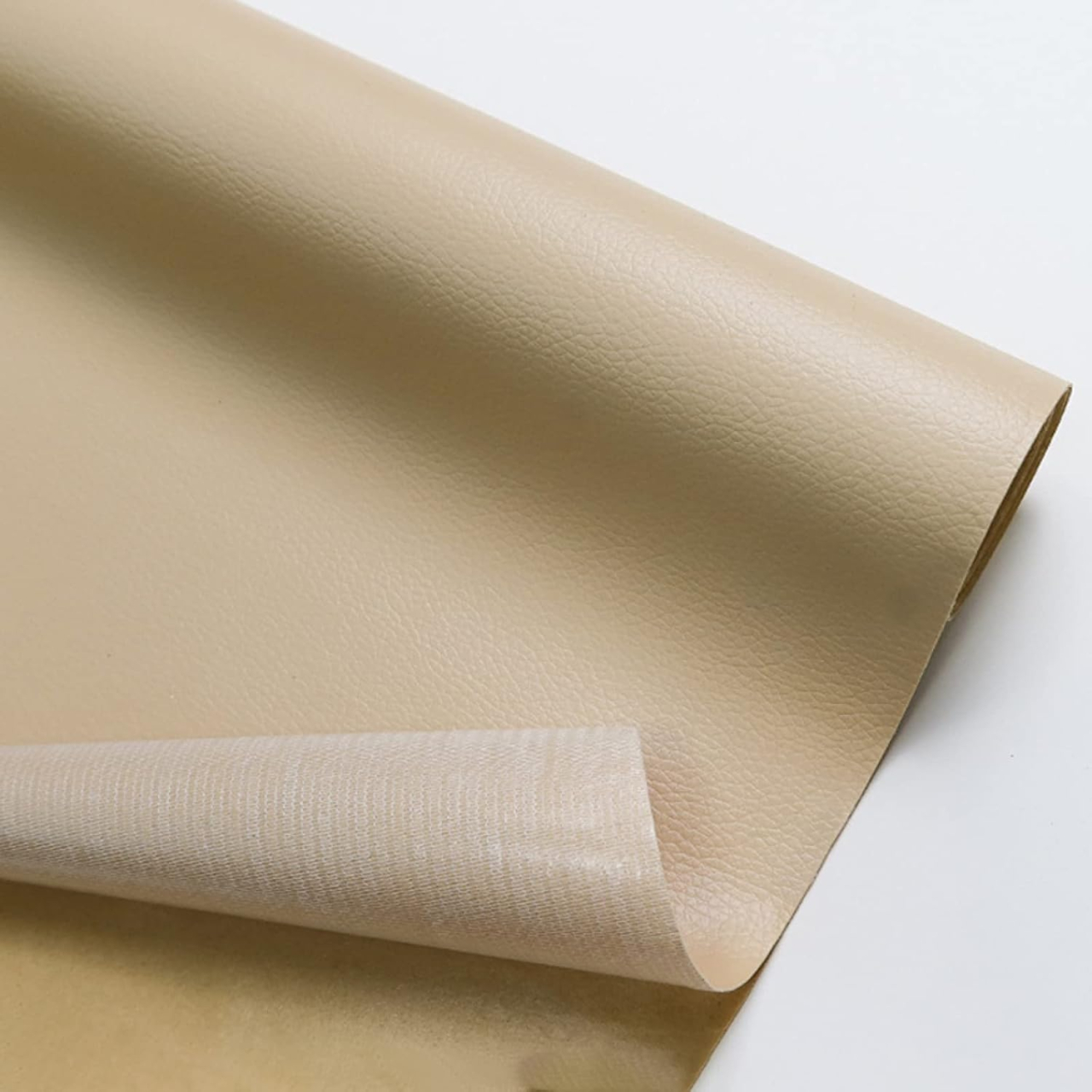 Folie din piele ecologică autoadezivă Luxer, Bej, dimensiune 137x60 cm, ideală pentru recondiționare canapea, scaun sau interior auto. [1]