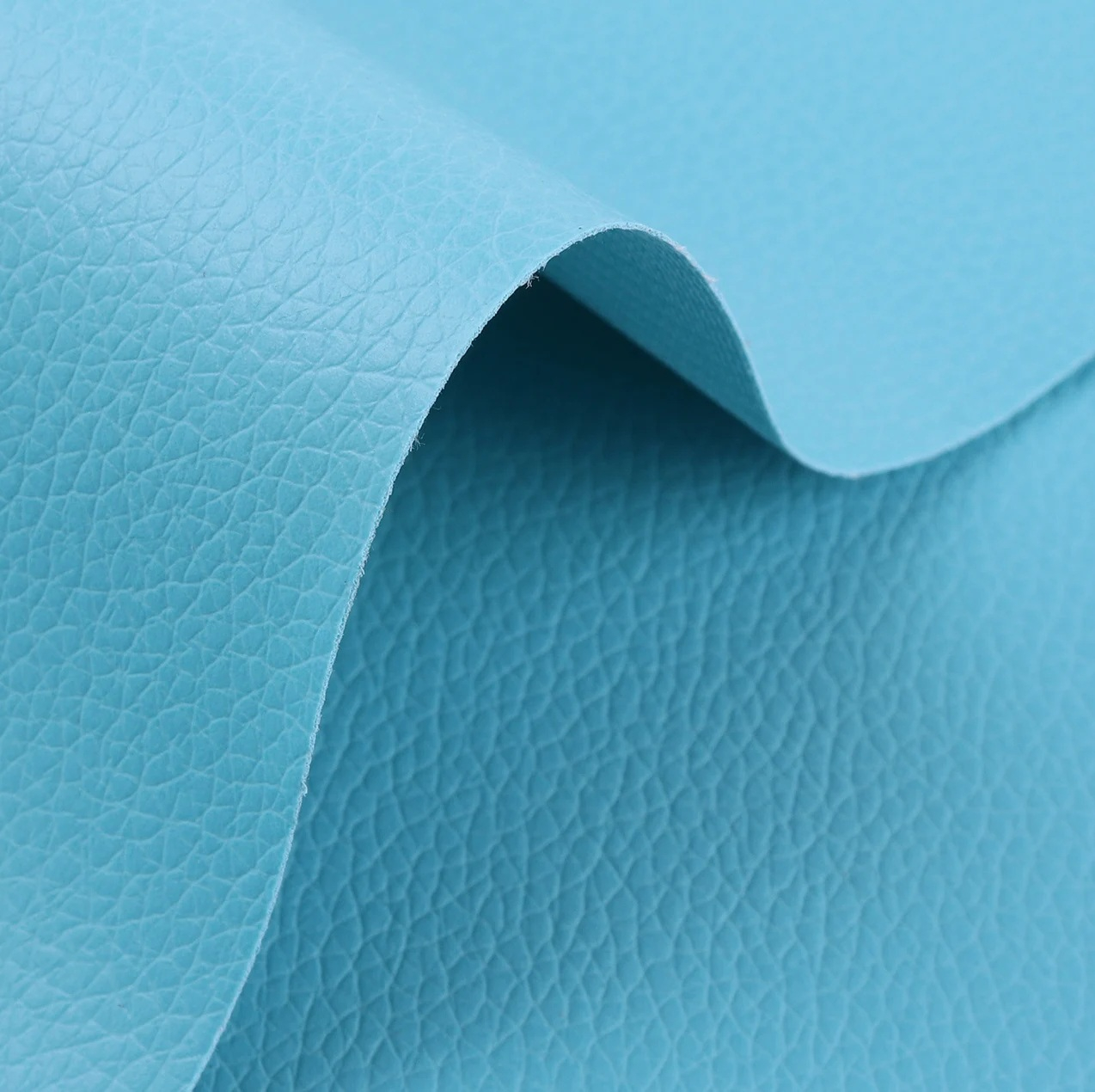 Folie din piele ecologică autoadezivă Luxer, Sky Blue, dimensiune 137x60 cm, ideală pentru recondiționare canapea, scaun sau interior auto. [5]