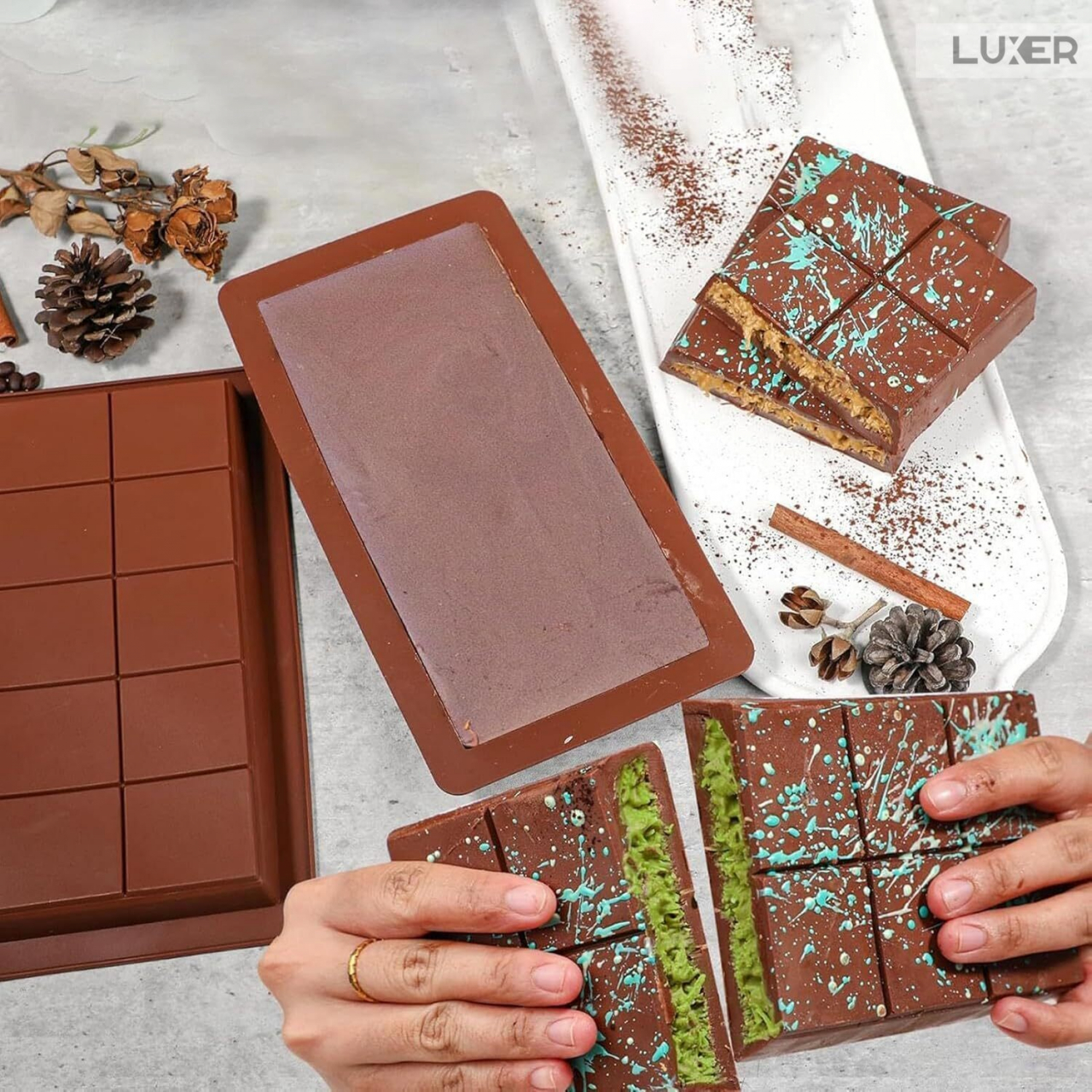 Forma Din Silicon Pentru Ciocolata Dubai De Casa cu Adancime 2 cm, Tableta Cu 5x2 Patratele, 25.3x13.6 cm, Luxer [4]
