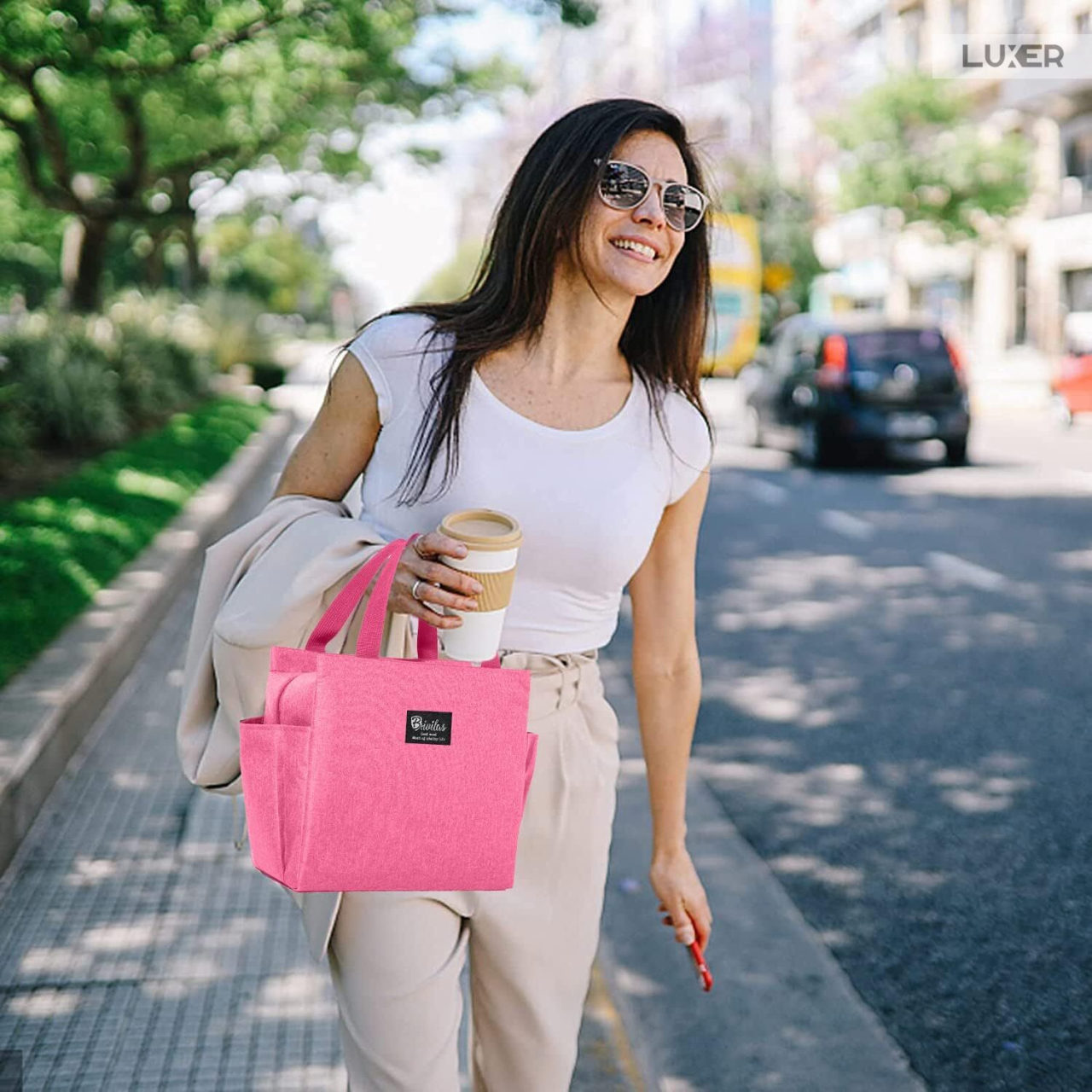 Geantă termoizolantă roz Luxer, rezistentă la apă, pentru păstrarea alimentelor și băuturilor calde 3–4 ore și reci până la 5 ore. [13]