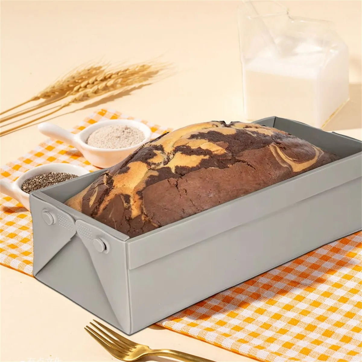 Tavă din silicon gri Luxer cu pereți detașabili, antiaderentă, rezistentă la temperaturi înalte, ideală pentru prăjituri, cheesecake și deserturi. [1]