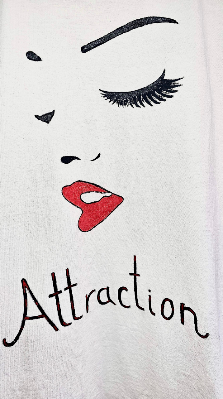 Tricou Pictat Manual "Attraction" Luxer, cadou original, inedit pentru persoana iubita, cadou pentru diriginta, cadou pentru invatatoare, cadou pentru educatoare, cadou martie martisor, feminine, elegante [4]