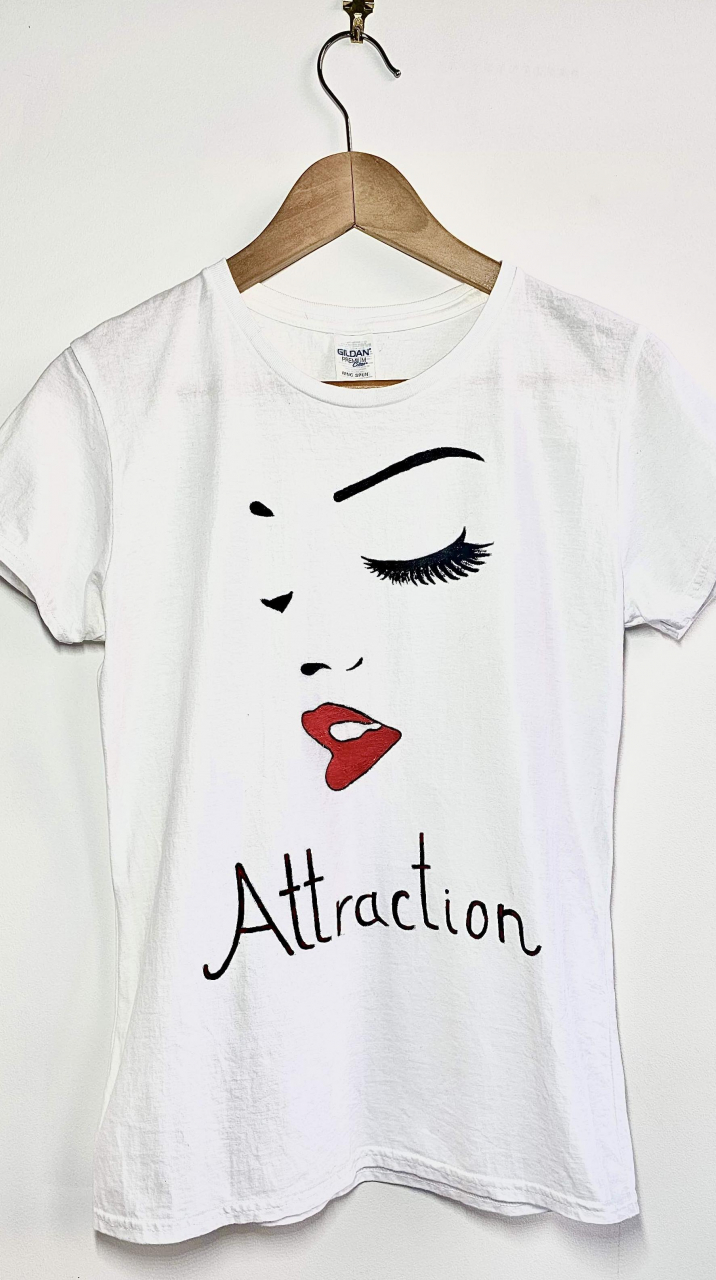 Tricou Pictat Manual "Attraction" Luxer, cadou original, inedit pentru persoana iubita, cadou pentru diriginta, cadou pentru invatatoare, cadou pentru educatoare, cadou martie martisor, feminine, elegante [1]
