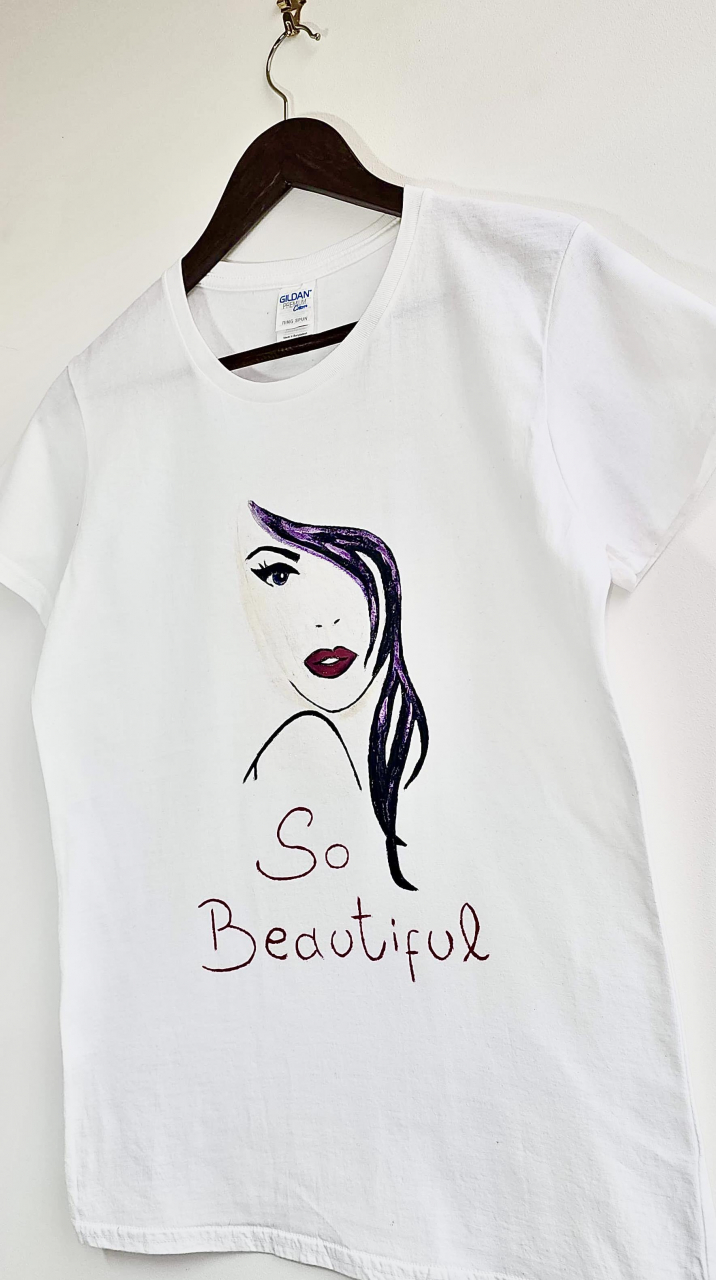 Tricou Pictat Manual "So Beautiful" Luxer, cadou original, inedit pentru persoana iubita, cadou pentru diriginta, cadou pentru invatatoare, cadou pentru educatoare, cadou martie martisor, feminine, elegante [4]