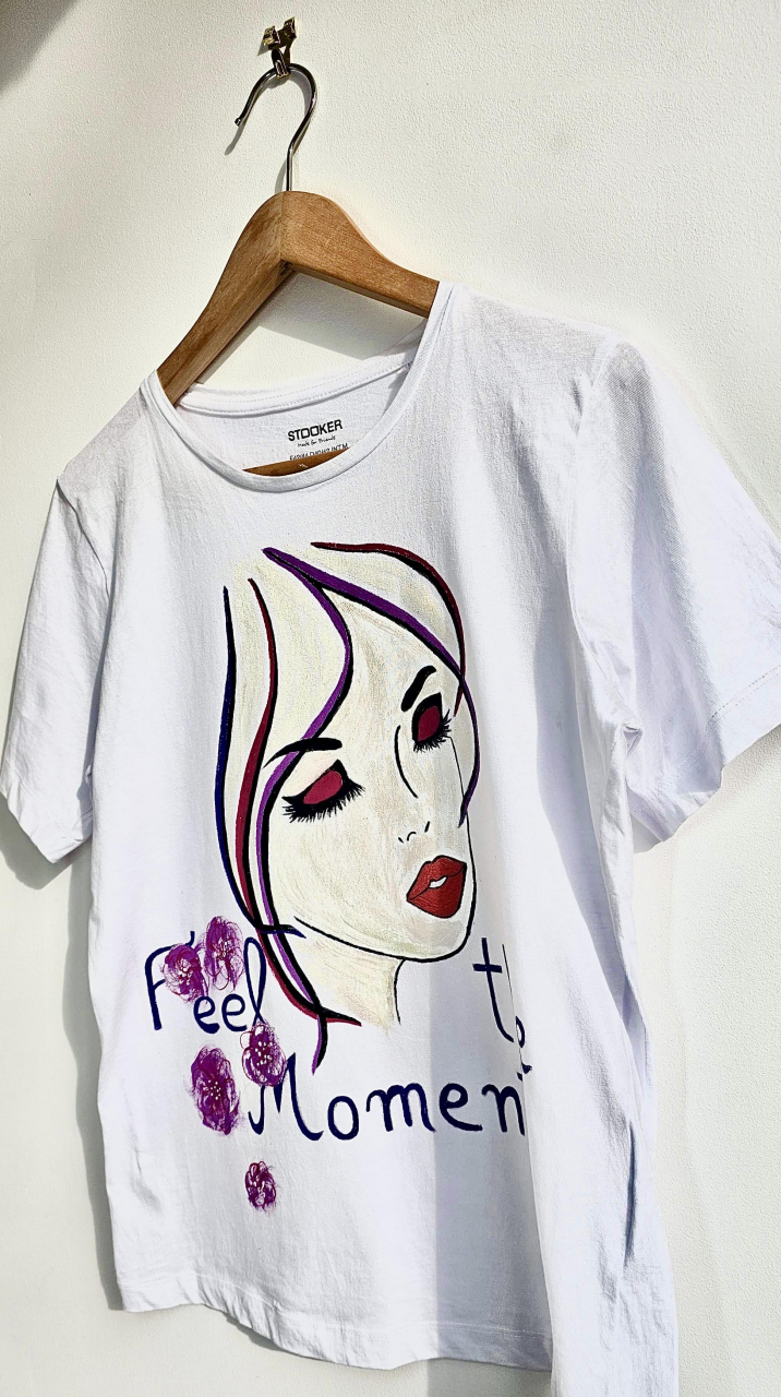 Tricou Pictat Manual "Feel The Moment" Luxer, cadou original, inedit pentru persoana iubita, cadou pentru diriginta, cadou pentru invatatoare, cadou pentru educatoare, cadou martie martisor, feminine, elegante [3]