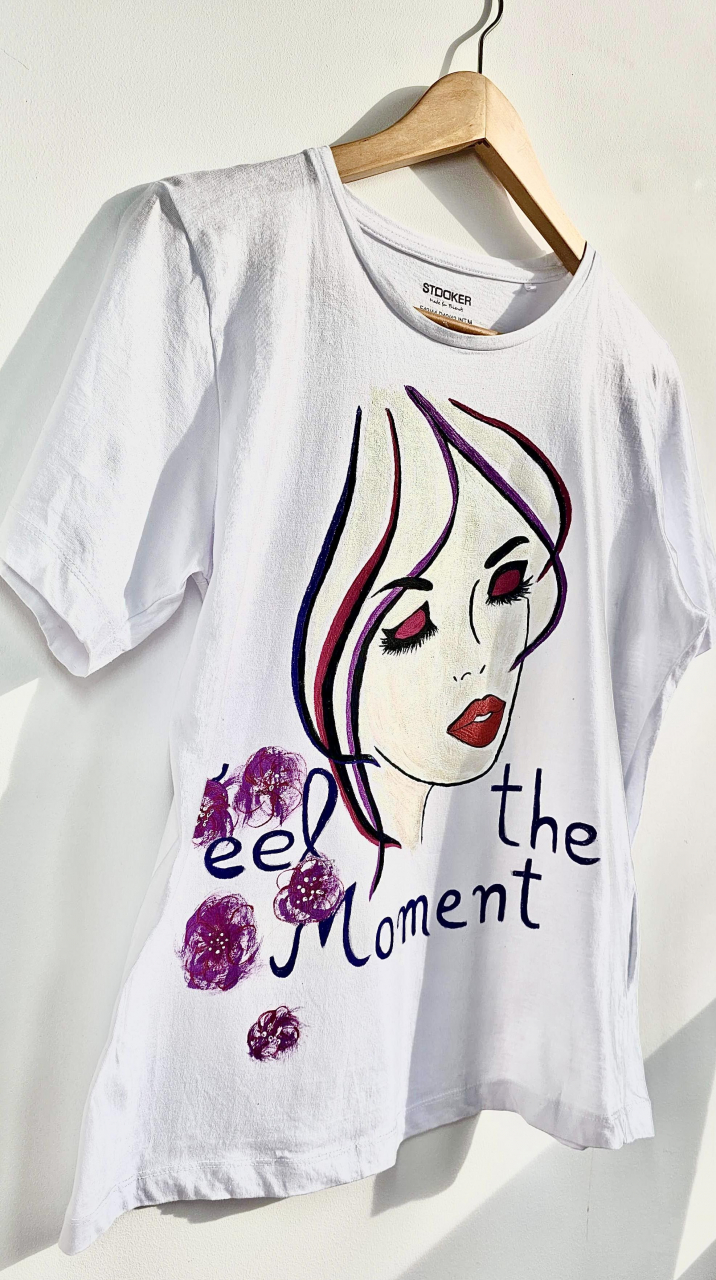 Tricou Pictat Manual "Feel The Moment" Luxer, cadou original, inedit pentru persoana iubita, cadou pentru diriginta, cadou pentru invatatoare, cadou pentru educatoare, cadou martie martisor, feminine, elegante [2]