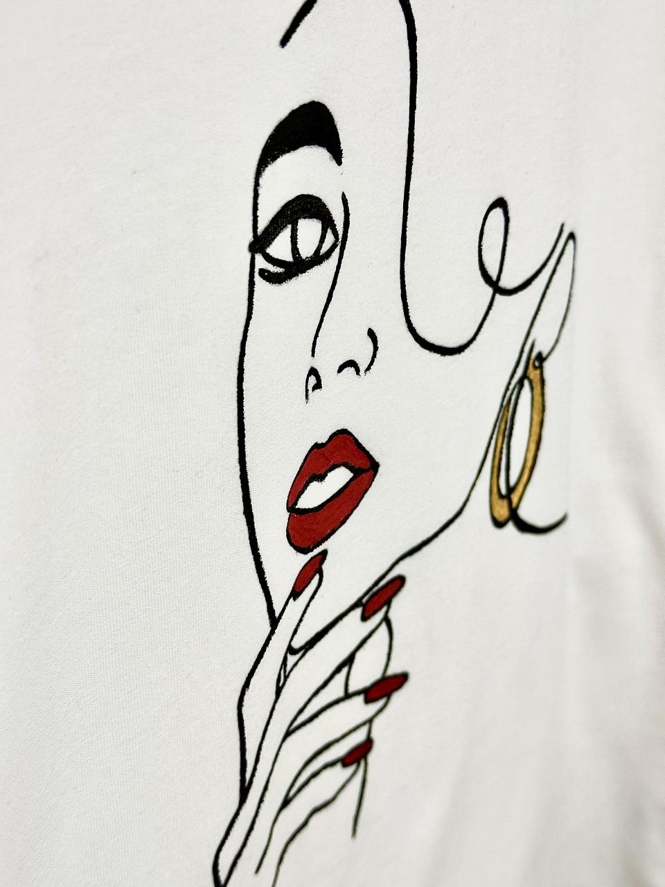 Tricou Pictat Manual "Feminine Line" Luxer, cadou original, inedit pentru persoana iubita, cadou pentru diriginta, cadou pentru invatatoare, cadou pentru educatoare, cadou martie martisor [3]
