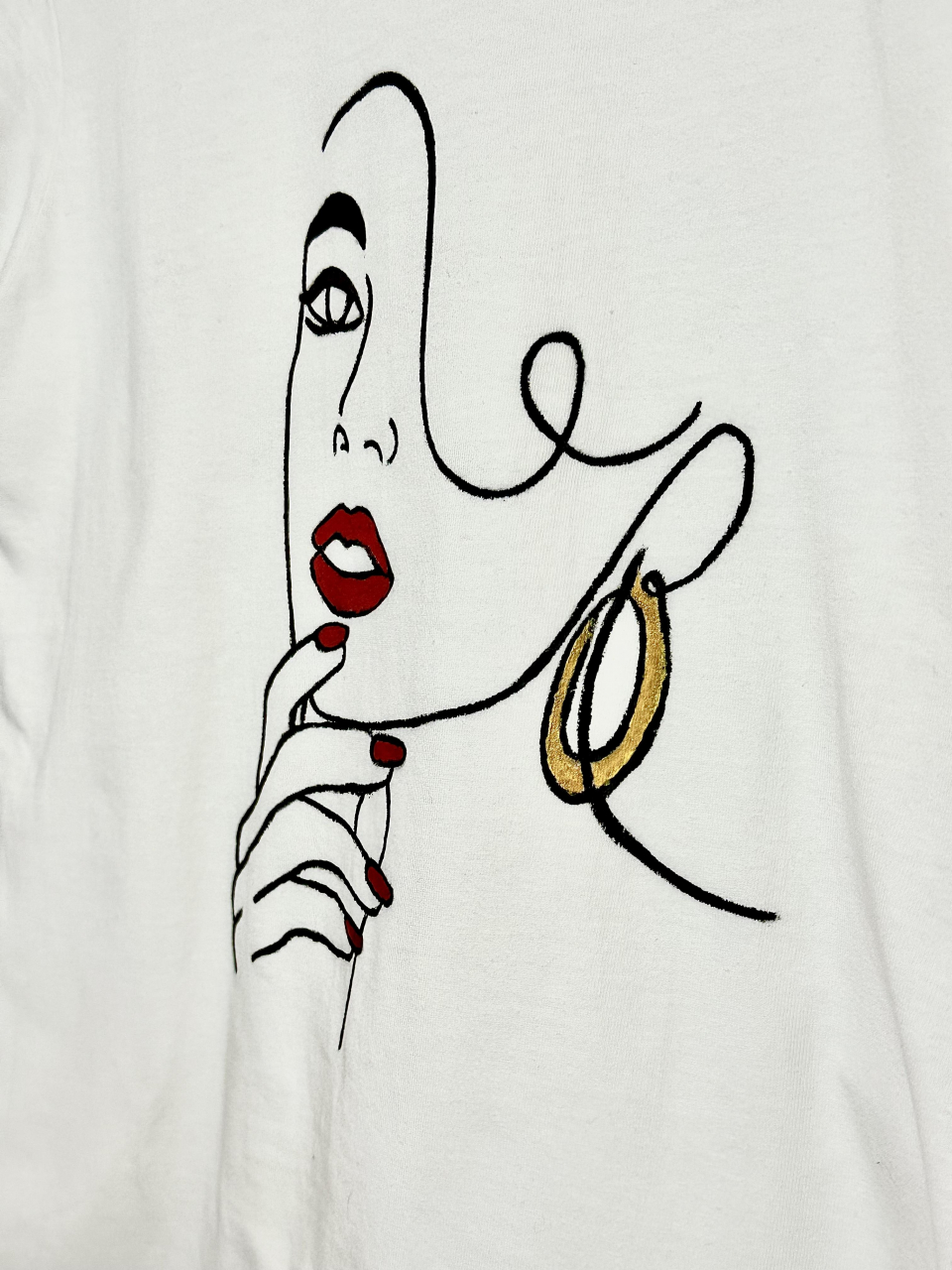 Tricou Pictat Manual "Feminine Line" Luxer, cadou original, inedit pentru persoana iubita, cadou pentru diriginta, cadou pentru invatatoare, cadou pentru educatoare, cadou martie martisor [5]