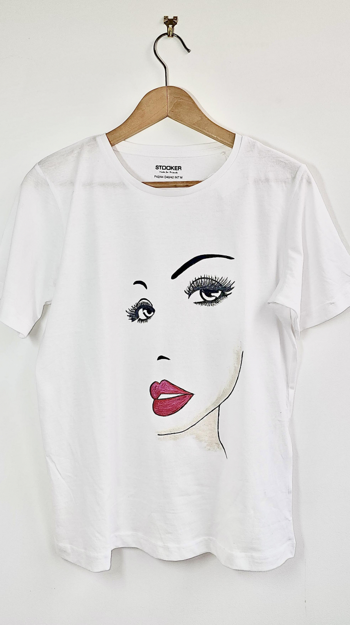 Tricou Pictat Manual "Red Lips" Luxer, cadou original, inedit pentru persoana iubita, cadou pentru diriginta, cadou pentru invatatoare, cadou pentru educatoare, cadou martie martisor, feminine, elegante [1]