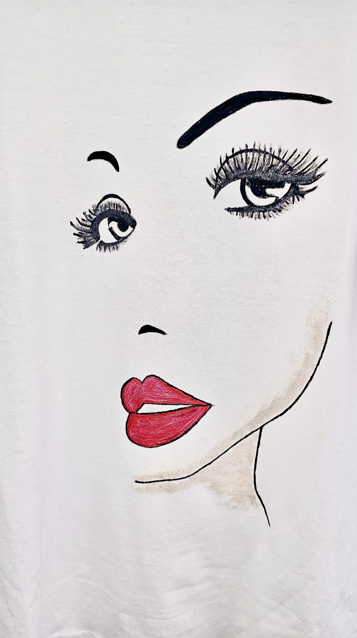 Tricou Pictat Manual "Red Lips" Luxer, cadou original, inedit pentru persoana iubita, cadou pentru diriginta, cadou pentru invatatoare, cadou pentru educatoare, cadou martie martisor, feminine, elegante [3]