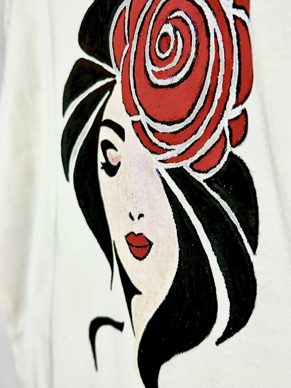 Tricou Pictat Manual "Red Girl" Luxer, cadou original, inedit pentru persoana iubita, cadou pentru diriginta, cadou pentru invatatoare, cadou pentru educatoare, cadou martie martisor [6]