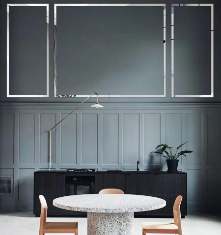 Bandă decorativă autoadezivă Luxer cu efect de oglindă argintie, lungime 5 metri, lățime 2.5 cm, material reflectorizant premium, ideală pentru decoruri interioare, mobilier și rame. [7]