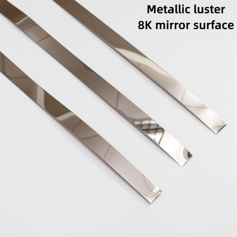 Bandă decorativă autoadezivă Luxer cu efect de oglindă argintie, lungime 5 metri, lățime 2.5 cm, material reflectorizant premium, ideală pentru decoruri interioare, mobilier și rame. [2]