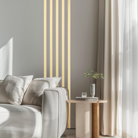 Bandă decorativă autoadezivă Luxer cu efect de oglindă aurie, lungime 5 metri, lățime 4 cm, material reflectorizant premium, ideală pentru decoruri interioare, mobilier și rame. [2]