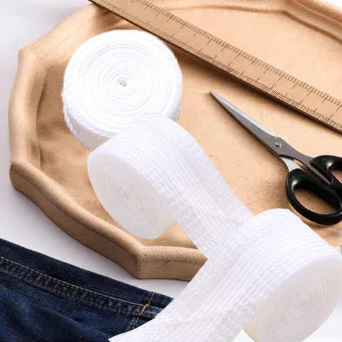 Banda termocolantă Luxer alba de 5 metri pentru tivuri fără coasere, aplicare rapidă cu fierul de călcat. [1]