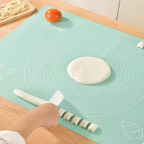 Covoraș din silicon Luxer verde, antiaderent și antiderapant, pentru frământare aluat, dimensiune 65x45 cm, ideal pentru gătit și patiserie. [1]