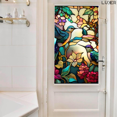 Folie autoadezivă pentru geamuri Luxer cu efect de vitraliu, Model Pasarea Colibry, oferă protecție solară UV și intimitate 80%. [5]