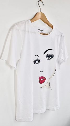 Tricou Pictat Manual "Red Lips" Luxer, cadou original, inedit pentru persoana iubita, cadou pentru diriginta, cadou pentru invatatoare, cadou pentru educatoare, cadou martie martisor, feminine, elegante [1]